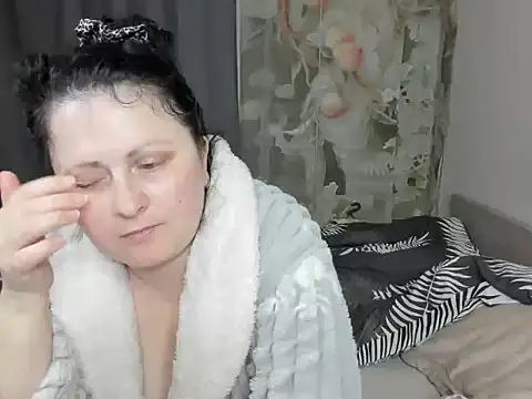 Snapshot of Lillian2 chatting on May 13, 2026, 9:22 pm Lillian2 online show from May 13, 2026, 9:22 pm