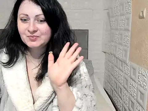 Lillian2 online show from March 1, 2025, 9:15 pm