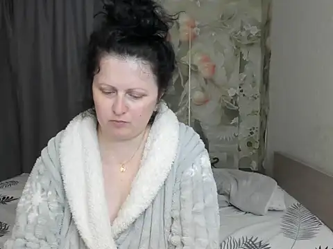 Snapshot of Lillian2 chatting on May 25, 2026, 8:02 am Lillian2 online show from May 25, 2026, 8:02 am