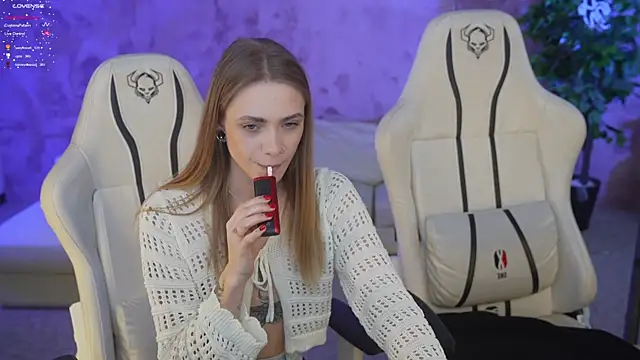 Snapshot of Angy_Netal chatting on March 20, 2025, 7:46 pm Angy Netal online show from March 20, 2025, 7:46 pm