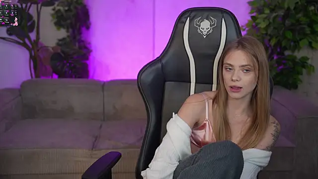 Snapshot of Angy_Netal chatting on October 7, 2025, 6:25 am Angy Netal online show from October 7, 2025, 6:25 am