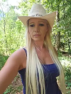 Sexy Sparkling  online show from June 2, 2026, 9:31 am