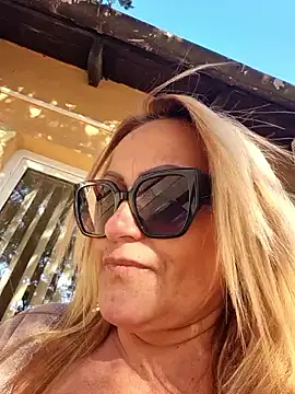 Snapshot of Isabellaa04 chatting on February 27, 2026, 7:52 am Isabellaa04 online show from February 27, 2026, 7:52 am