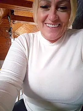 Snapshot of Isabellaa04 chatting on February 9, 2026, 1:53 pm Isabellaa04 online show from February 9, 2026, 1:53 pm