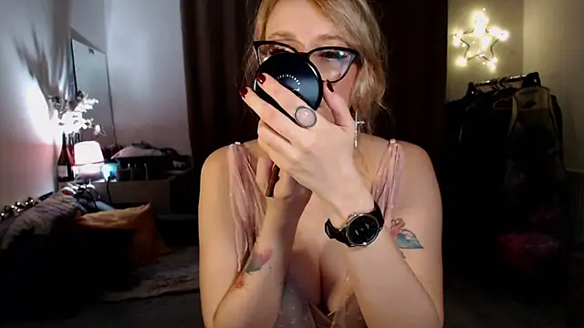 Snapshot of welliza chatting on November 20, 2025, 10:42 pm welliza online show from November 20, 2025, 10:42 pm