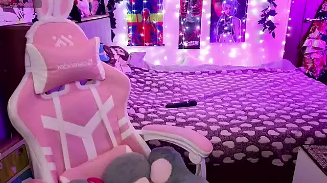 Snapshot of Violet_Noir chatting on January 28, 2025, 9:41 am Violet Noir online show from January 28, 2025, 9:41 am