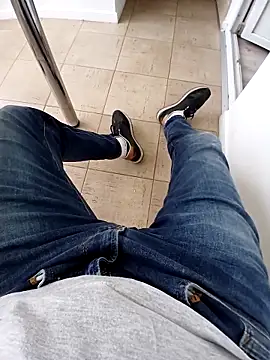 Snapshot of Adriandan1982 chatting on September 27, 2025, 9:26 am Adriandan1982 online show from September 27, 2025, 9:26 am