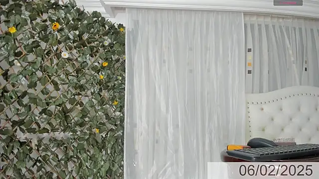 Snapshot of BunnyHotsx chatting on February 6, 2025, 10:10 pm BunnyHotsx online show from February 6, 2025, 10:10 pm