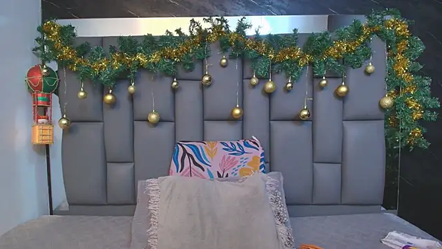  MiaBrown  online show from December 15, 2025, 12:11 pm