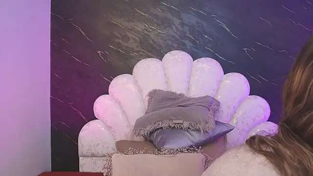  MiaBrown  online show from April 7, 2026, 12:07 pm