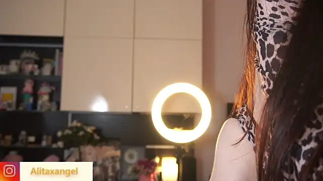 Snapshot of AlitaXAngelic chatting on February 18, 2025, 1:44 pm AlitaXAngelic online show from February 18, 2025, 1:44 pm