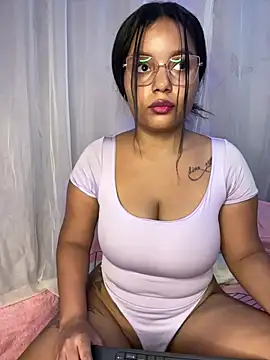 Snapshot of Aleja_DANS chatting on July 15, 2026, 7:37 am Aleja DANS online show from July 15, 2026, 7:37 am