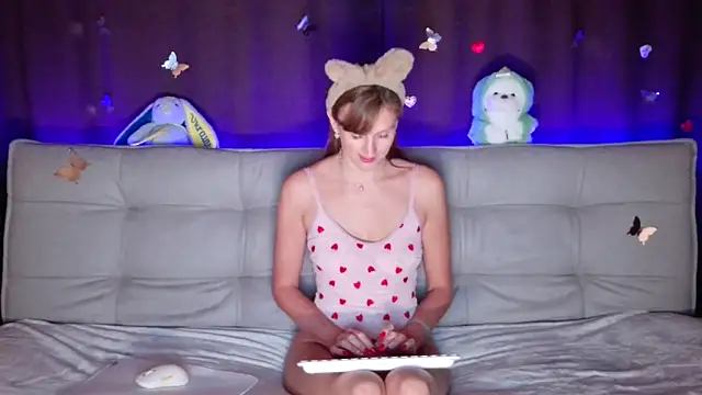 Snapshot of intolerable_girl chatting on September 16, 2025, 7:42 am intolerable girl online show from September 16, 2025, 7:42 am