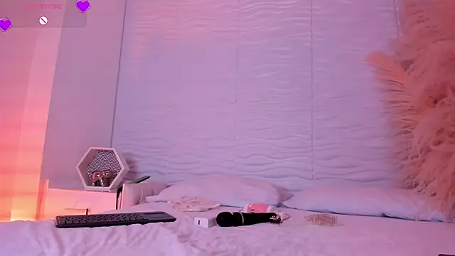 CamileHolmes online show from April 11, 2026, 7:45 am