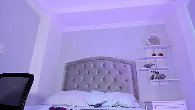 CamileHolmes online show from February 9, 2025, 8:43 am