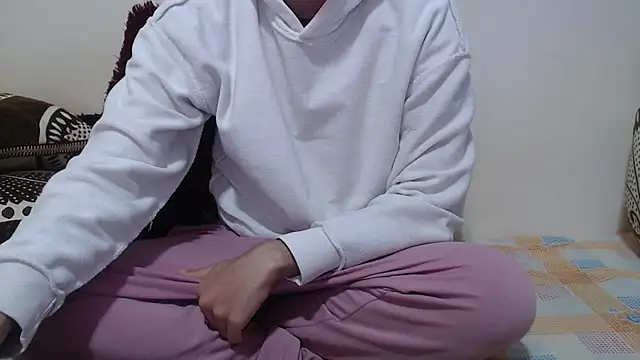 Snapshot of Alexdelarge323 chatting on February 21, 2026, 1:02 pm Alexdelarge323 online show from February 21, 2026, 1:02 pm