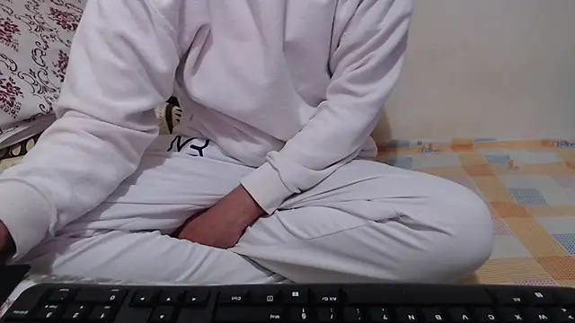 Snapshot of Alexdelarge323 chatting on January 14, 2026, 11:03 am Alexdelarge323 online show from January 14, 2026, 11:03 am