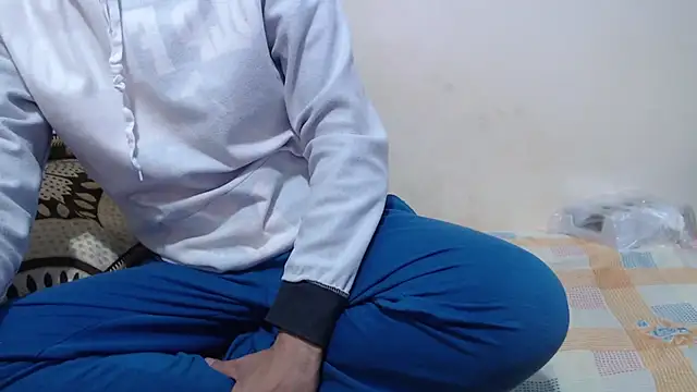 Snapshot of Alexdelarge323 chatting on February 7, 2026, 10:45 am Alexdelarge323 online show from February 7, 2026, 10:45 am