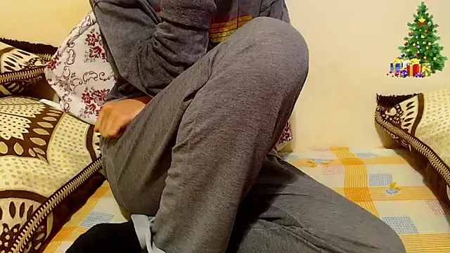 Snapshot of Alexdelarge323 chatting on December 18, 2025, 11:58 am Alexdelarge323 online show from December 18, 2025, 11:58 am