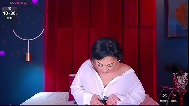 Snapshot of MadyLuxxx chatting on November 25, 2025, 7:58 pm MadyLuxxx online show from November 25, 2025, 7:58 pm