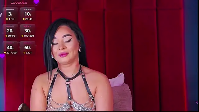 Snapshot of MadyLuxxx chatting on November 7, 2025, 8:13 pm MadyLuxxx online show from November 7, 2025, 8:13 pm