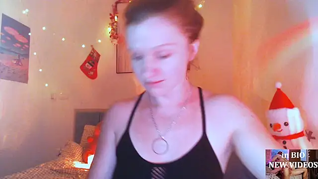 Cassie Wild online show from December 22, 2025, 1:33 pm