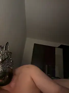 Tomhot3869 online show from December 1, 2025, 8:21 pm