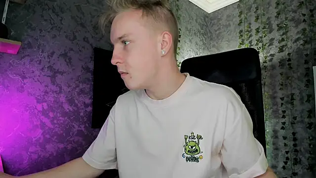 Snapshot of AlexxSweet chatting on November 1, 2025, 7:02 am AlexxSweet online show from November 1, 2025, 7:02 am