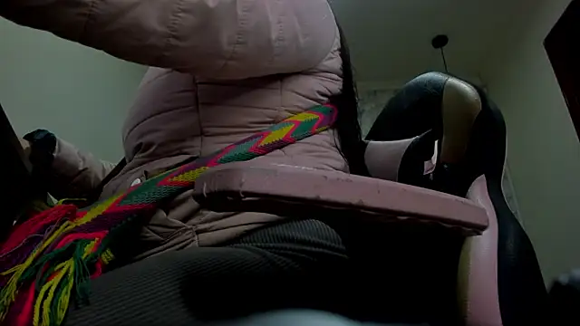 nalalye cruzz  online show from November 21, 2025, 3:05 am