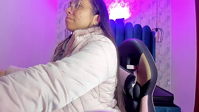 Snapshot of nalalye_cruzz_ chatting on December 18, 2025, 2:38 am nalalye cruzz online show from December 18, 2025, 2:38 am