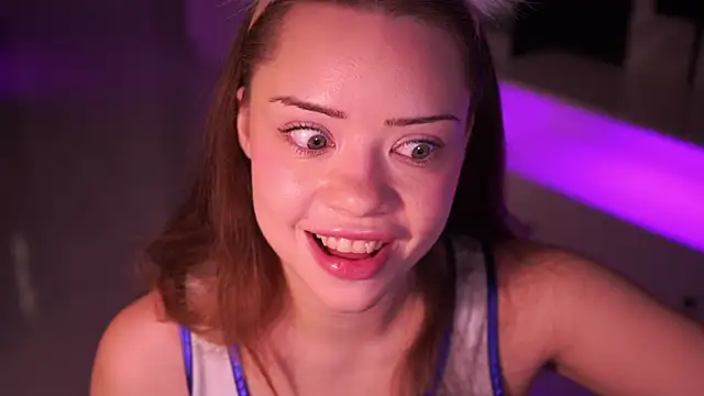 Snapshot of VixenMia chatting on December 16, 2025, 3:11 am VixenMia online show from December 16, 2025, 3:11 am