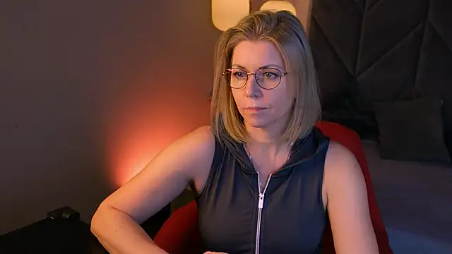 Snapshot of Annie_Light chatting on November 28, 2025, 1:55 pm Annie Light online show from November 28, 2025, 1:55 pm