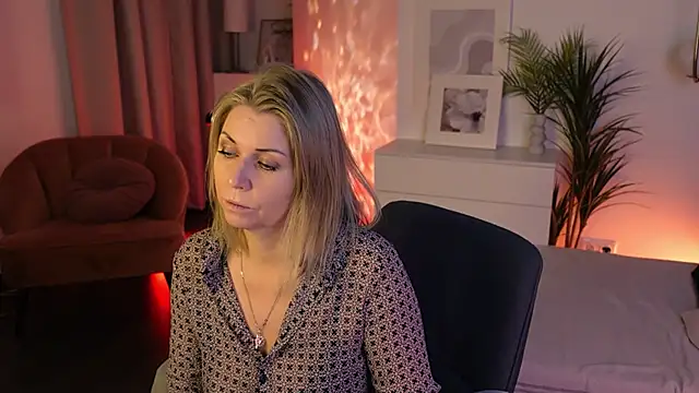 Annie Light online show from December 16, 2025, 6:06 am