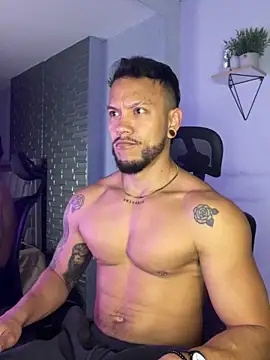 ARON TAYLER01 online show from October 1, 2025, 10:30 am