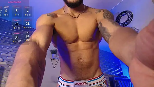 Snapshot of ARON_TAYLER01 chatting on July 3, 2026, 10:33 am ARON TAYLER01 online show from July 3, 2026, 10:33 am