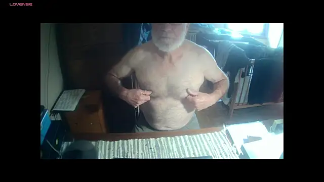 Snapshot of terrybare chatting on October 18, 2025, 1:24 pm terrybare online show from October 18, 2025, 1:24 pm