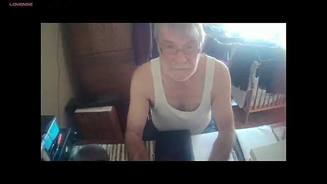 Snapshot of terrybare chatting on October 28, 2025, 1:21 pm terrybare online show from October 28, 2025, 1:21 pm