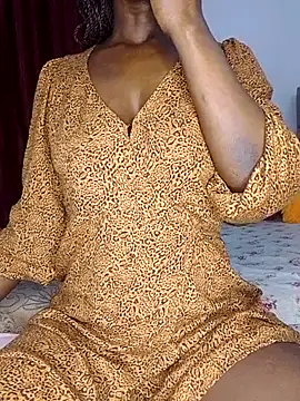 Snapshot of NicRaisaa chatting on November 10, 2025, 5:45 am NicRaisaa online show from November 10, 2025, 5:45 am