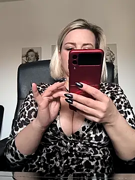 Snapshot of Ladykaos chatting on December 5, 2025, 11:42 am Ladykaos online show from December 5, 2025, 11:42 am