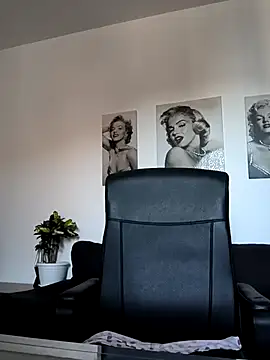 Snapshot of Ladykaos chatting on October 28, 2025, 1:21 pm Ladykaos online show from October 28, 2025, 1:21 pm