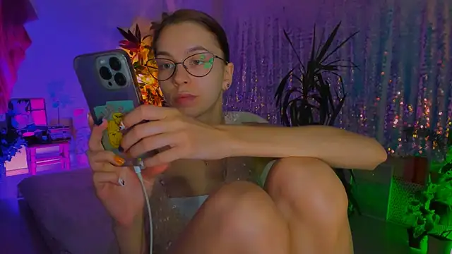 Snapshot of poli__ chatting on October 28, 2025, 7:24 pm poli online show from October 28, 2025, 7:24 pm