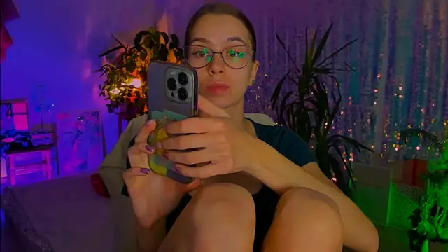 Snapshot of poli__ chatting on November 24, 2025, 7:25 pm poli online show from November 24, 2025, 7:25 pm