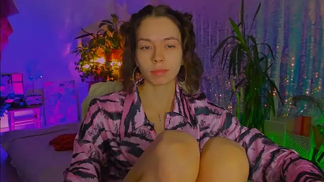 Snapshot of poli__ chatting on December 4, 2025, 3:44 pm poli online show from December 4, 2025, 3:44 pm