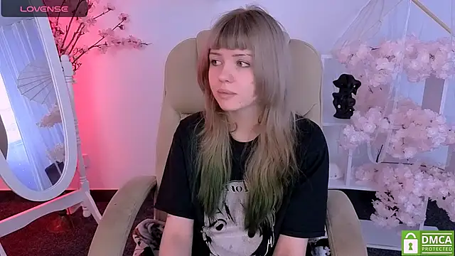 Snapshot of Grace_and__Jacob chatting on September 20, 2025, 7:13 am Grace and Jacob online show from September 20, 2025, 7:13 am