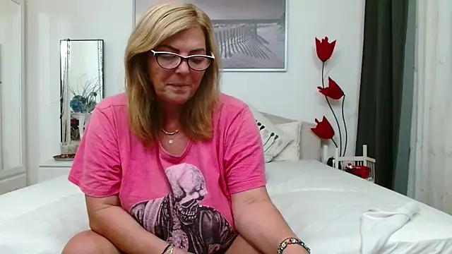 Snapshot of YulliaMilf chatting on October 23, 2025, 2:38 pm YulliaMilf online show from October 23, 2025, 2:38 pm