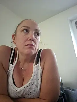 Snapshot of Wisie_Cutie chatting on November 3, 2025, 3:26 pm Wisie Cutie online show from November 3, 2025, 3:26 pm