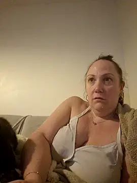 Snapshot of Wisie_Cutie chatting on March 1, 2025, 10:31 pm Wisie Cutie online show from March 1, 2025, 10:31 pm