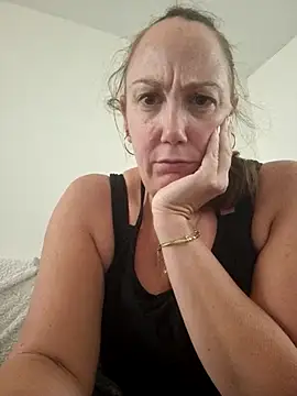 Snapshot of Wisie_Cutie chatting on October 2, 2025, 3:37 pm Wisie Cutie online show from October 2, 2025, 3:37 pm