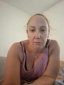 Snapshot of Wisie_Cutie chatting on September 23, 2025, 3:19 pm Wisie Cutie online show from September 23, 2025, 3:19 pm