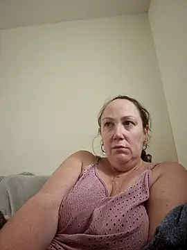 Snapshot of Wisie_Cutie chatting on March 16, 2025, 3:17 pm Wisie Cutie online show from March 16, 2025, 3:17 pm